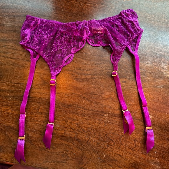 Agent Provocateur Love Suspender size 4 violet garter rare size - Picture 2 of 4